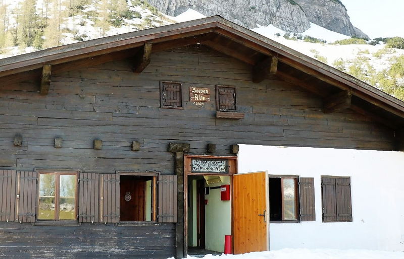 Seebenalm – Gebaut werden Steinschlagschutz und Gastank