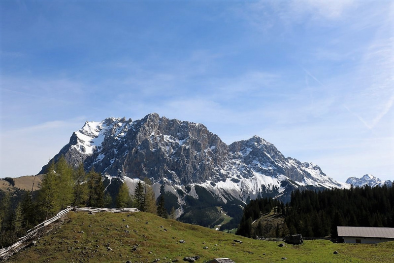 Seebenalm – Gebaut werden Steinschlagschutz und Gastank