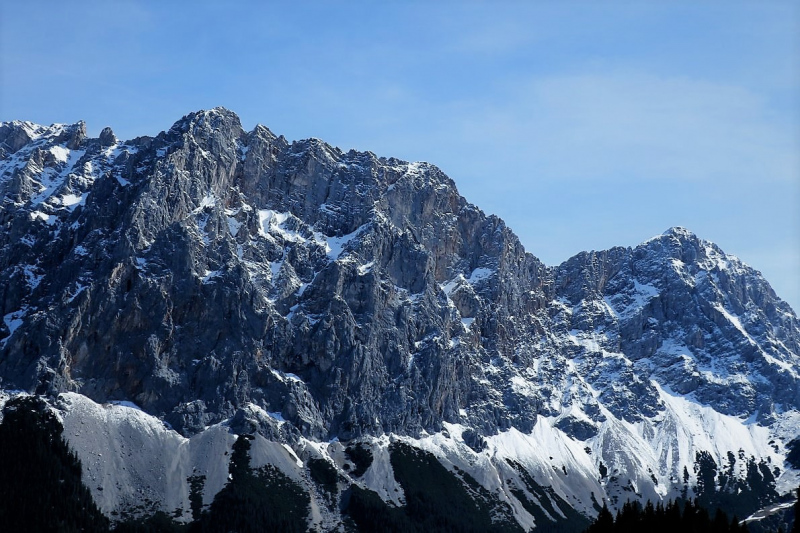Seebenalm – Gebaut werden Steinschlagschutz und Gastank