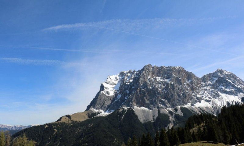 Seebenalm – Gebaut werden Steinschlagschutz und Gastank