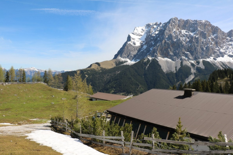 Seebenalm – Gebaut werden Steinschlagschutz und Gastank