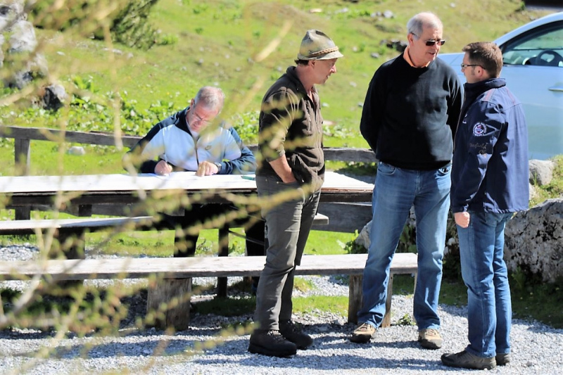 Seebenalm – Gebaut werden Steinschlagschutz und Gastank