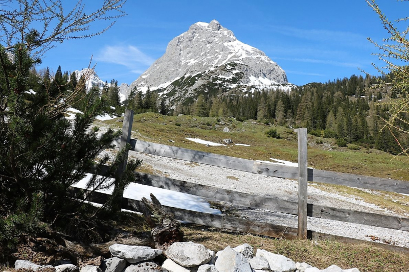 Seebenalm – Gebaut werden Steinschlagschutz und Gastank