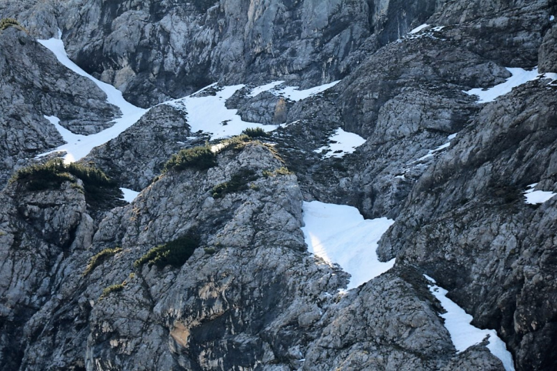 Seebenalm – Gebaut werden Steinschlagschutz und Gastank