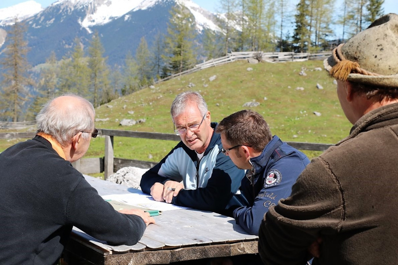 Seebenalm – Gebaut werden Steinschlagschutz und Gastank