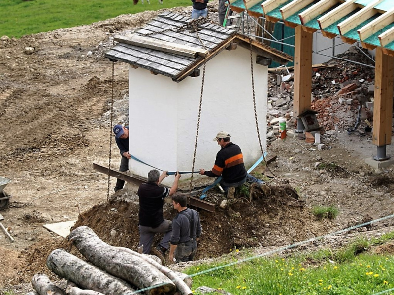 Verlegung der Feldernalmkapelle