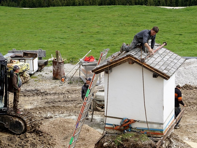 Verlegung der Feldernalmkapelle