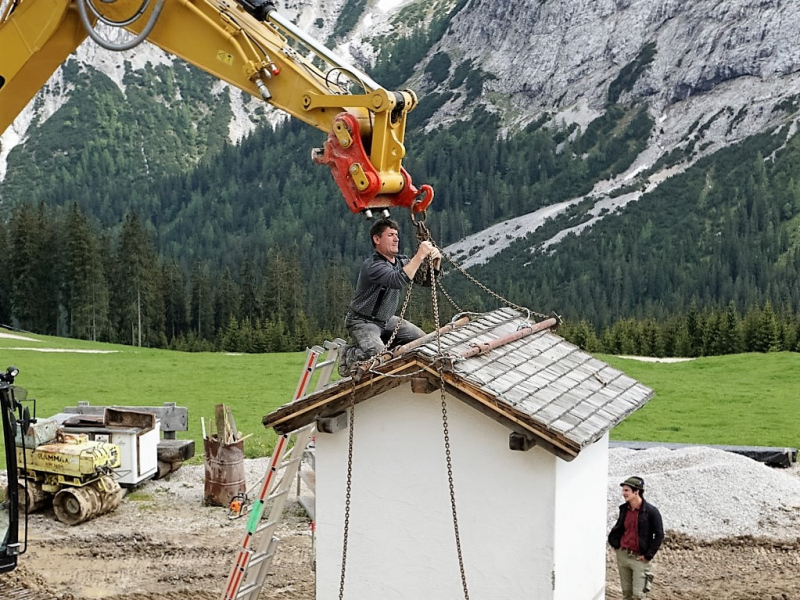 Verlegung der Feldernalmkapelle
