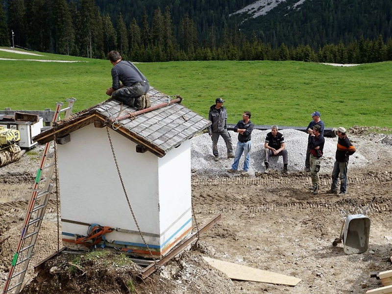 Verlegung der Feldernalmkapelle