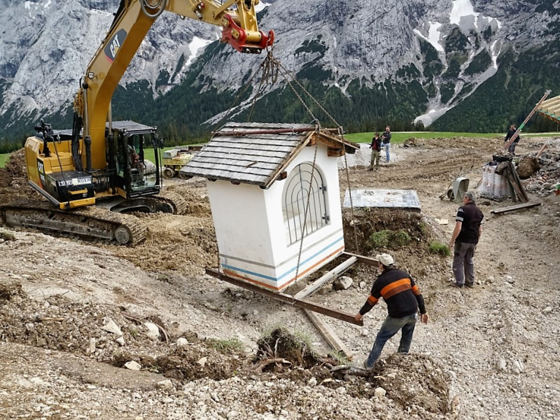 Verlegung der Feldernalmkapelle