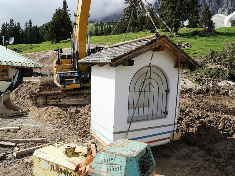 Verlegung der Feldernalmkapelle