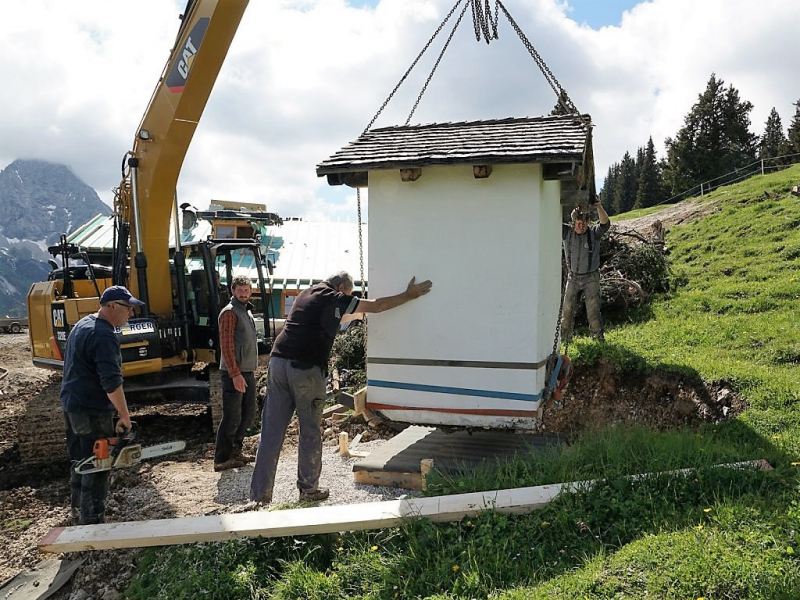 Verlegung der Feldernalmkapelle