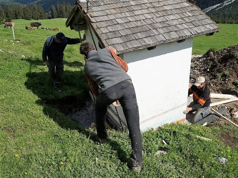 Verlegung der Feldernalmkapelle