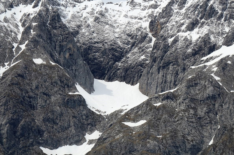 Zäunen am Kälberriegl in Obermieming