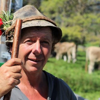 Seebenalpenhirt Gerhard Wiggens war heuer vertretungsweise auf der Felderernalm aktiv. (Foto: Knut Kuckel)