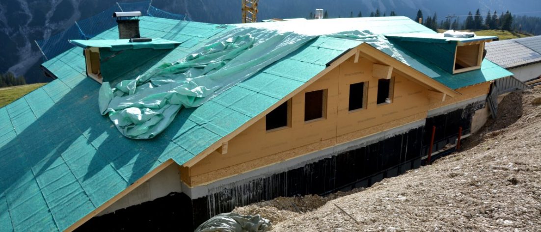 Rund 700-tausend Euro ist der Gemeinde und Agrargemeinschaft Feldereralpe der winterfeste Ausbau der Hochfeldern Alm wert. (Foto: Franz Dengg)