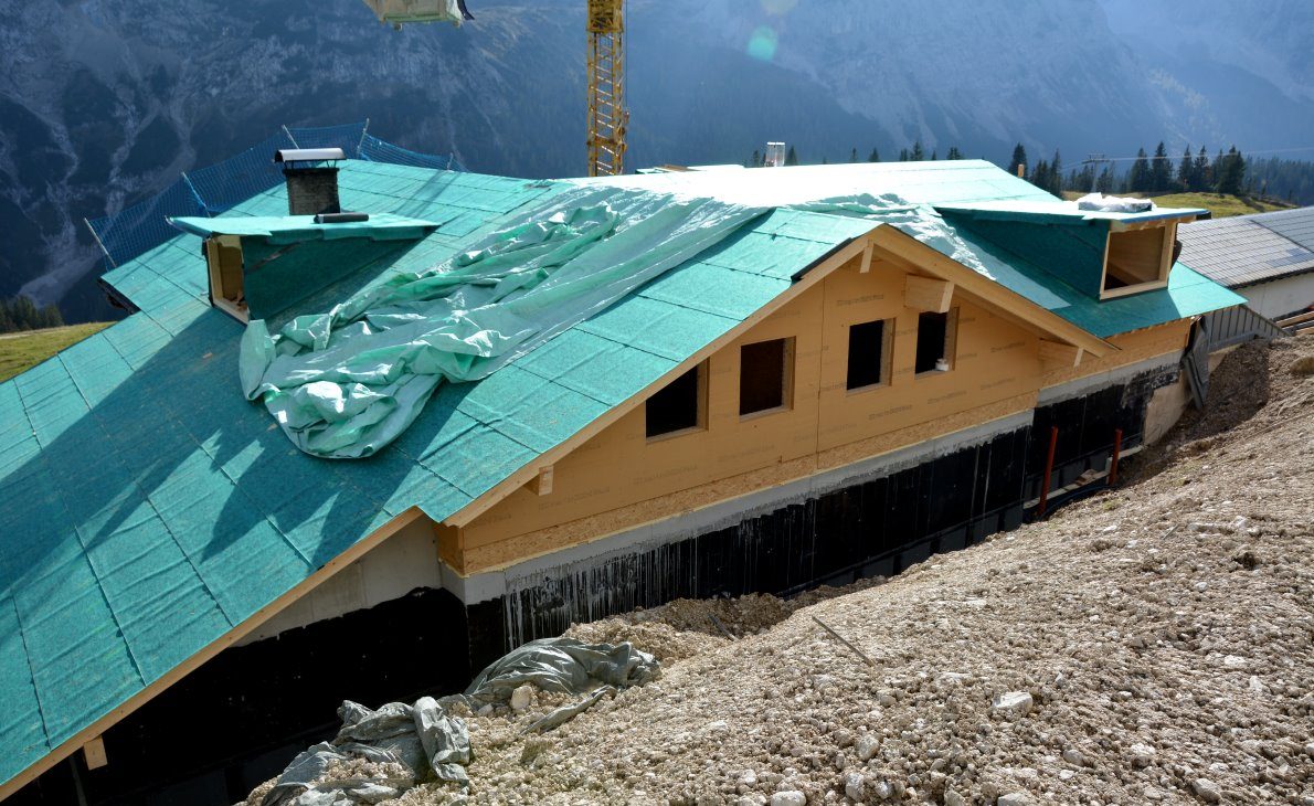 Rund 700-tausend Euro ist der Gemeinde und Agrargemeinschaft Feldereralpe der winterfeste Ausbau der Hochfeldern Alm wert. (Foto: Franz Dengg)