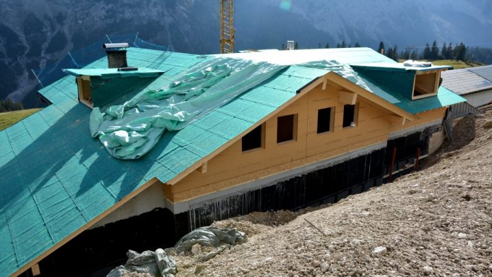 Rund 700-tausend Euro ist der Gemeinde und Agrargemeinschaft Feldereralpe der winterfeste Ausbau der Hochfeldern Alm wert. (Foto: Franz Dengg)