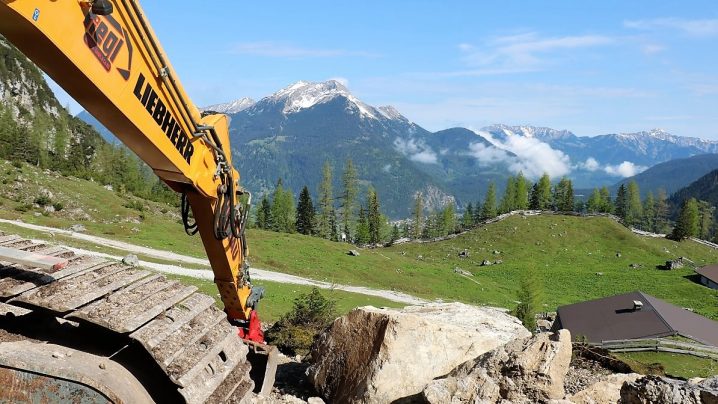 Die Seeben Alm soll vor Steinschlag geschützt werden - Bagger haben mit der Arbeit begonnen. (Foto: Knut Kuckel)