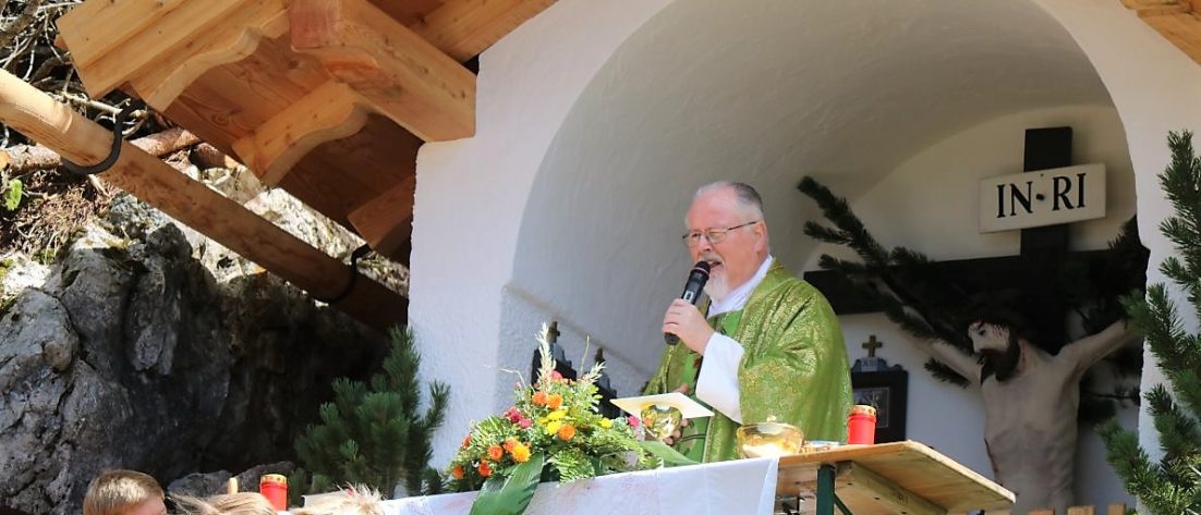 Der Stamser Abt German Erd auf der Marienbergalm: "Wir müssen wieder lernen, miteinander zu reden.“ (Foto: Knut Kuckel)