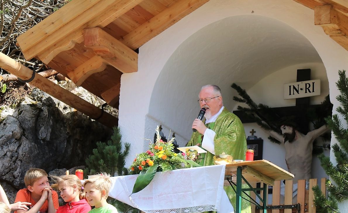 Der Stamser Abt German Erd auf der Marienbergalm: "Wir müssen wieder lernen, miteinander zu reden.“ (Foto: Knut Kuckel)