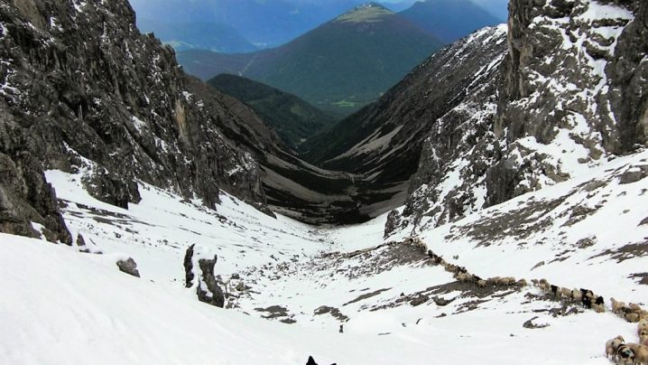 Schnee machte den Weg über die Grünsteinscharte beschwerlich. (Foto: Hermann Neuner)