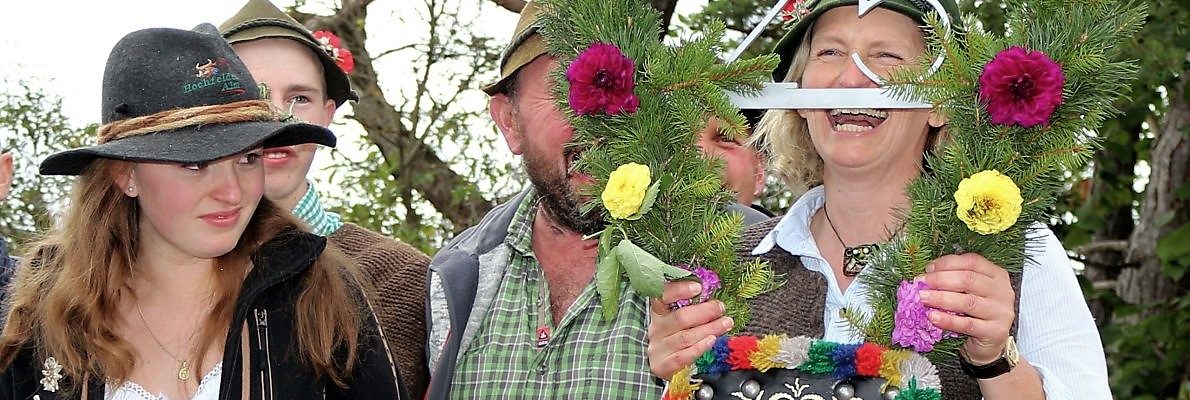 Gratulation! Pia und Norbert Kluckner haben die Feldereralpe 25 Jahre bewirtschaftet. (Foto: Knut Kuckel)
